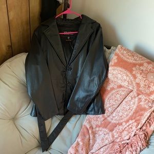 Wilson’s women’s black leather jacket super cute and looks brand new